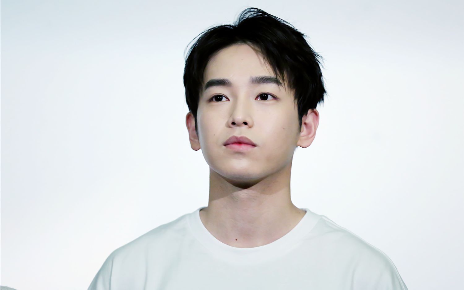 【彭昱畅】 170618 上海电影节《闪光少女》点映-走红毯的时候 彭老师