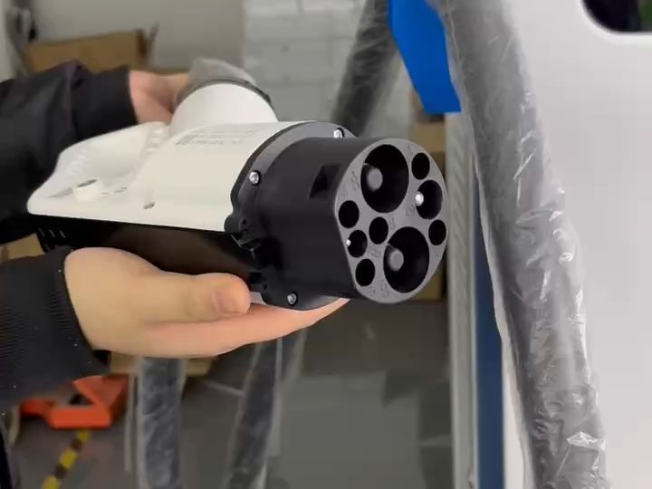 及时电电动汽车充电桩,120kw充电桩采用九孔充电枪