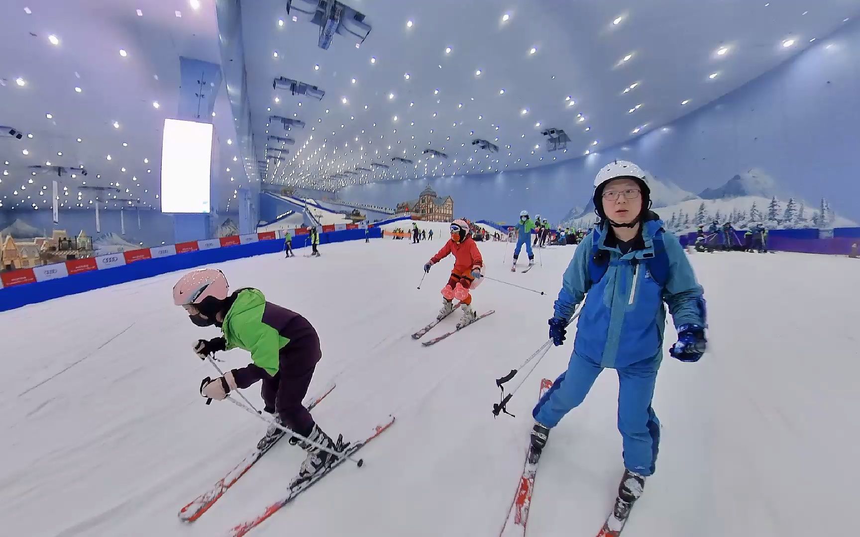 广州融创雪世界集体滑雪