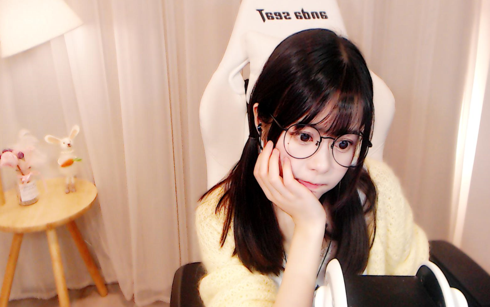 依酱~助眠哄睡芦荟胶掏耳朵洗头吸管很多小道具