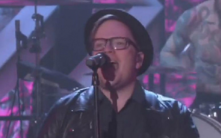 [图]【Fall Out Boy】FOB - Irresistible (feat. Demi Lovato) [LIVE]