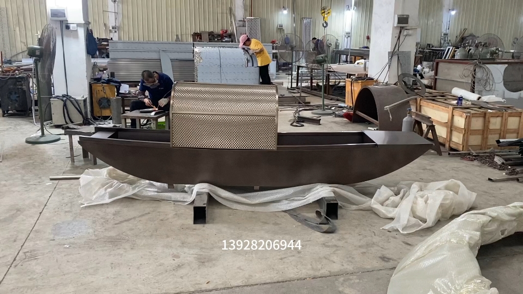 不锈钢乌篷船雕塑 不锈钢水景雕塑 不锈钢船雕塑 双色不锈钢乌篷船