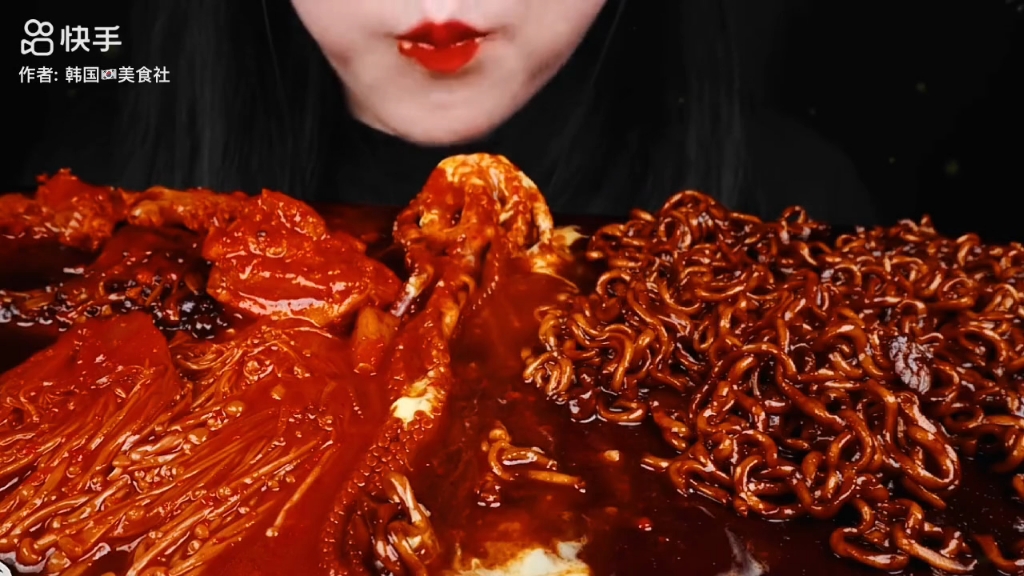 韩国美食,深夜放毒,火鸡面.