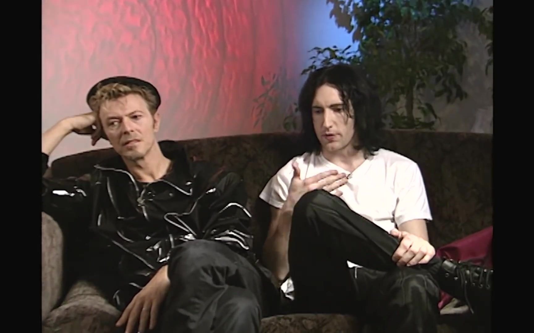 採訪davidbowietrentreznor1995interviewwithkurtlodermtvnews