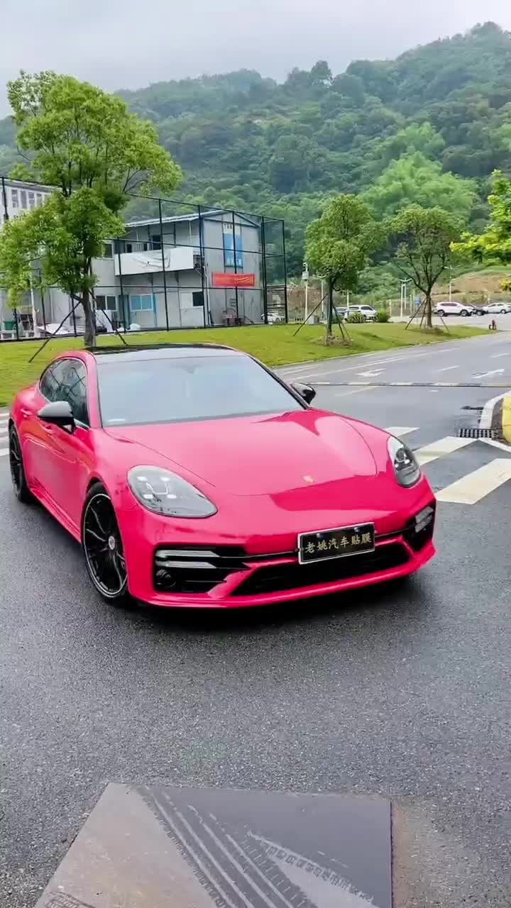 保时捷埃伯改色膜草莓红,复古的玫红色调