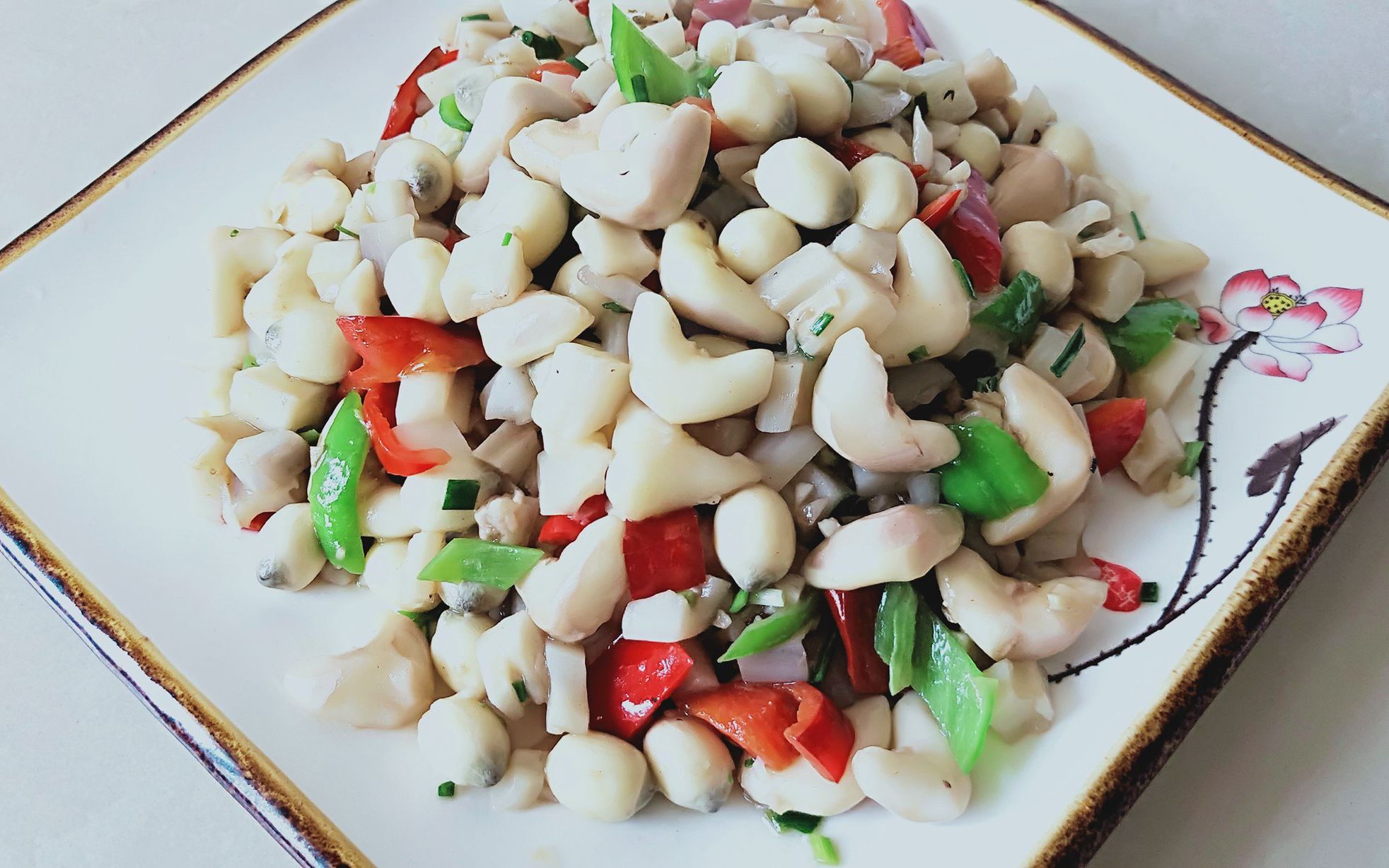 湖北美食荷塘三宝,莲藕莲子菱角,尝上一口,清甜降火