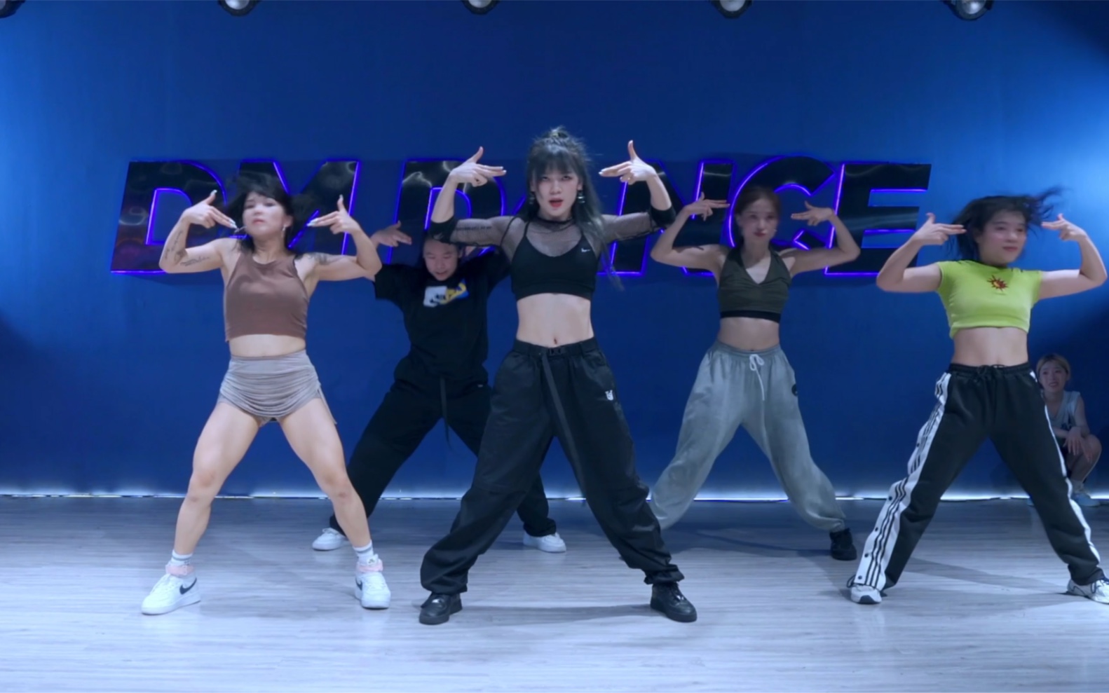 橙子编舞machinegunbt女杀手狂笑开枪