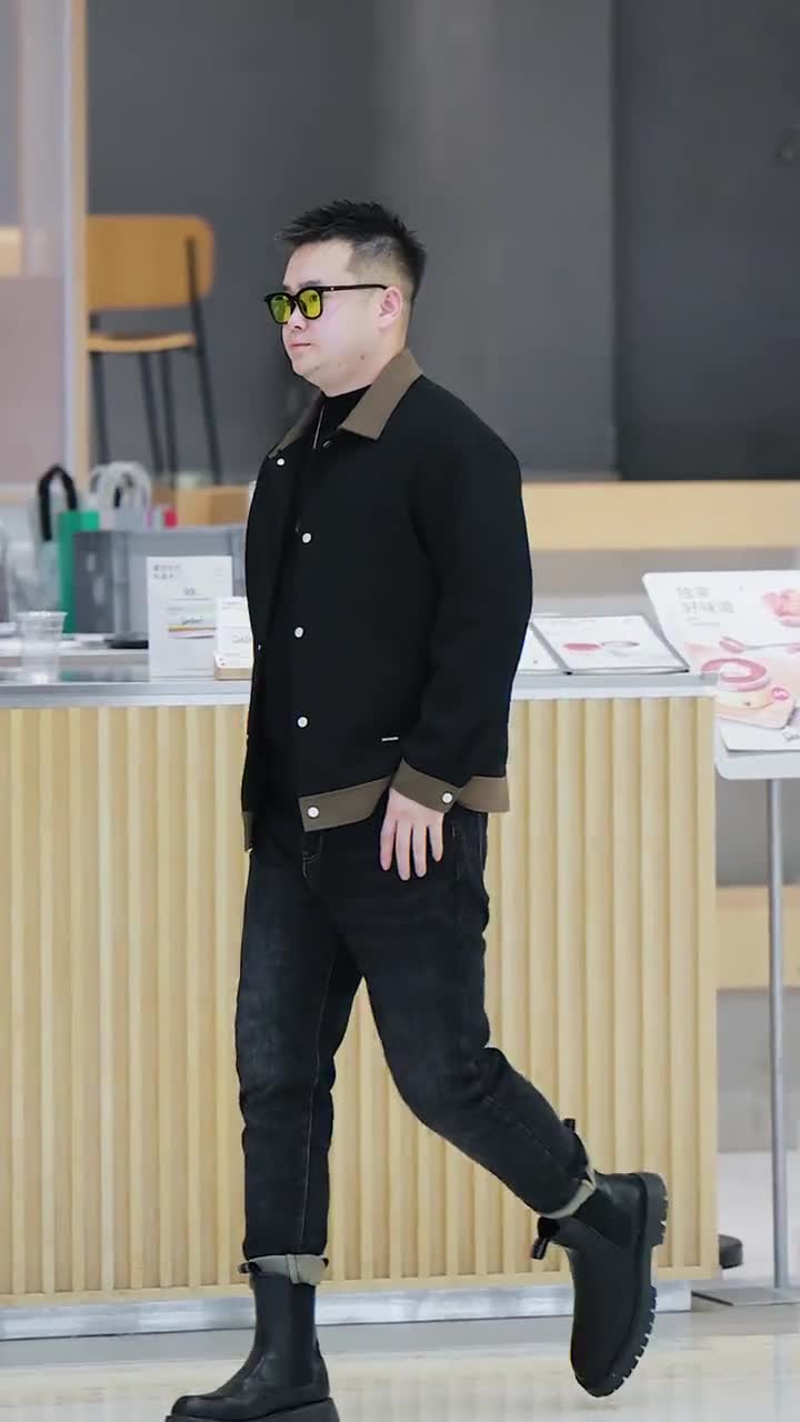 喜欢一身黑的胖男生看过来,这么穿太帅了
