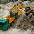 孩子过家家玩具，顾客需要很多沙子，出动两辆玩具大卡车和挖掘机