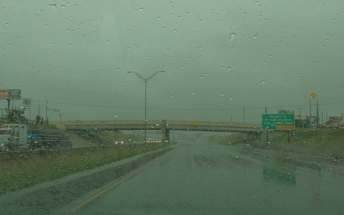 [图]雨中驾驶放松睡眠声音捕捉大自然最好的雨水