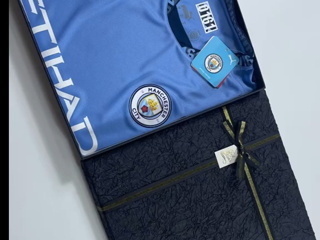 99 曼城2425主场球迷版球衣:蓝色魅力,细节至上
