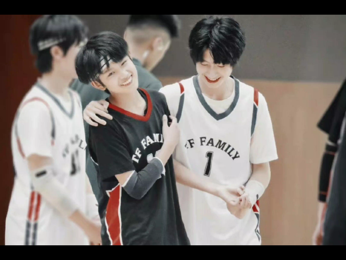 甜蜜志极|我们"笨笨朱""憨憨极"一起手牵手肩并肩出道吧