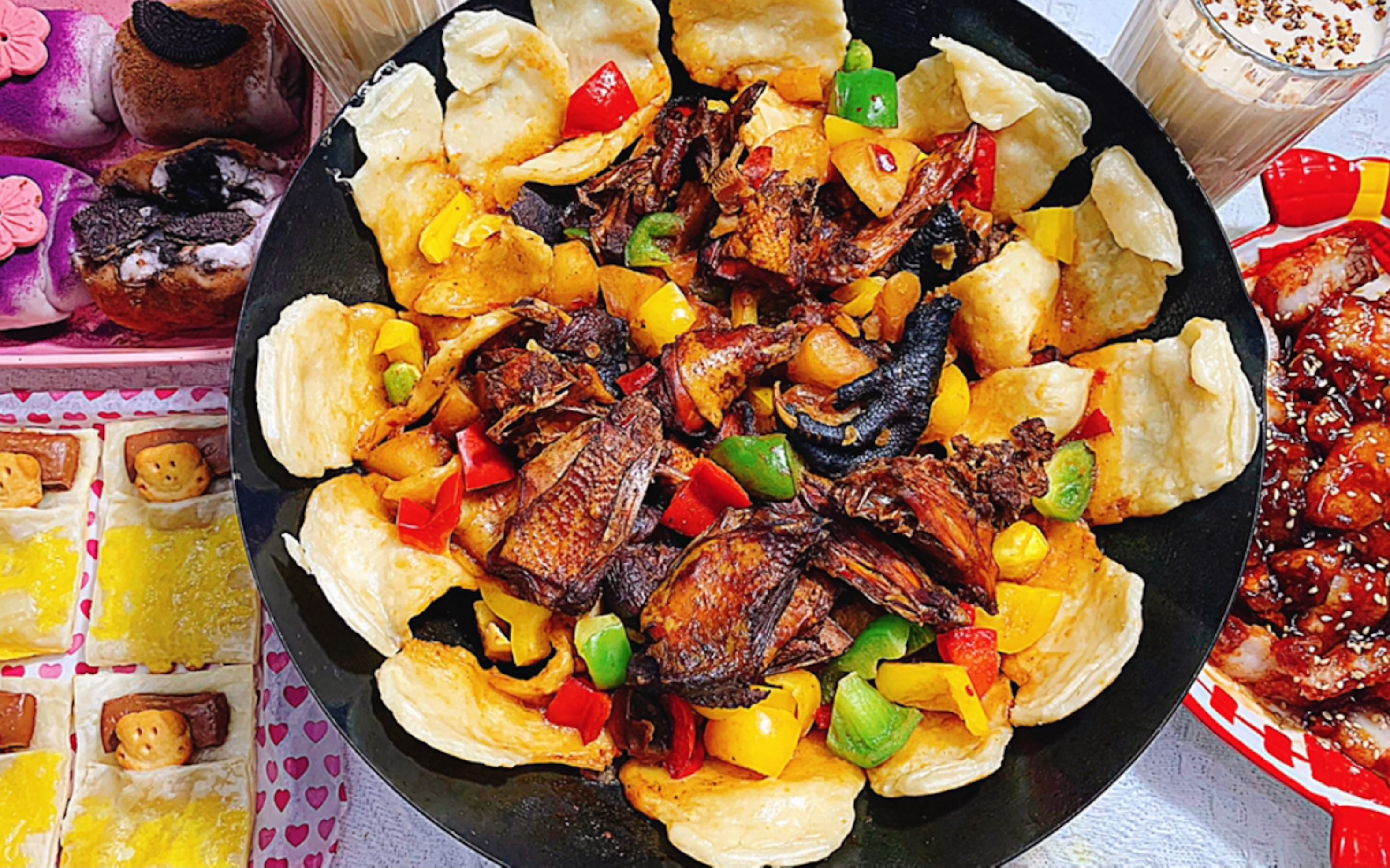 周末在家给闺蜜安排了超好吃的地锅鸡~还做了可可爱爱的晚安小熊派