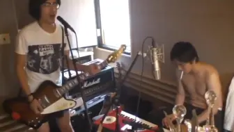新裤子彭磊庞宽排练室抽烟版《爱》（躁得动，太躁了。