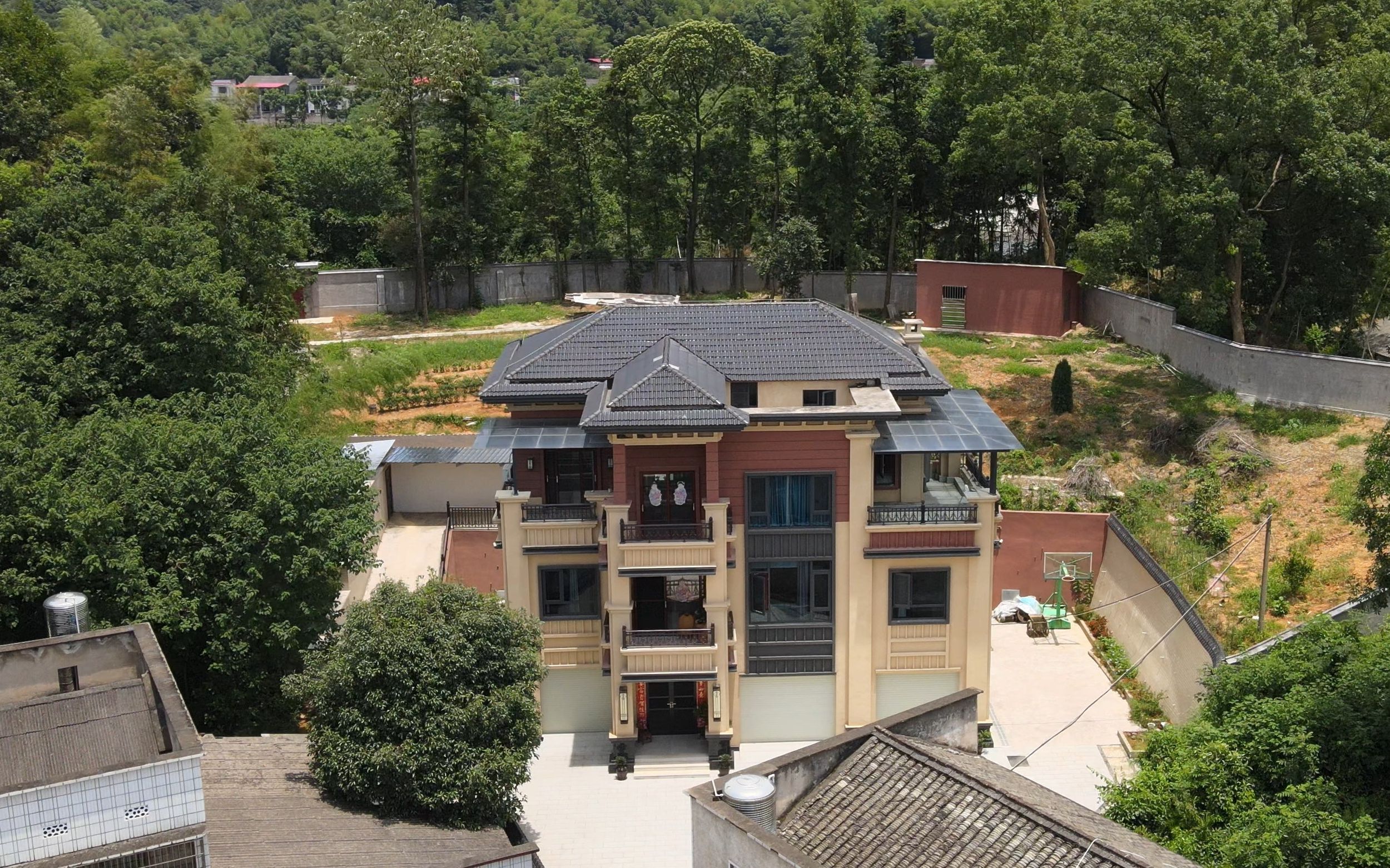 航拍湖南浏阳三层别墅,独门独院带车库,日子安逸的很!