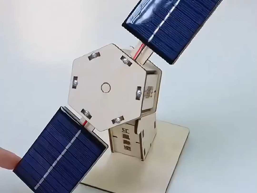 每一个小朋友都可以亲手制作一个太阳能卫星模型,来感受科学的魅力!