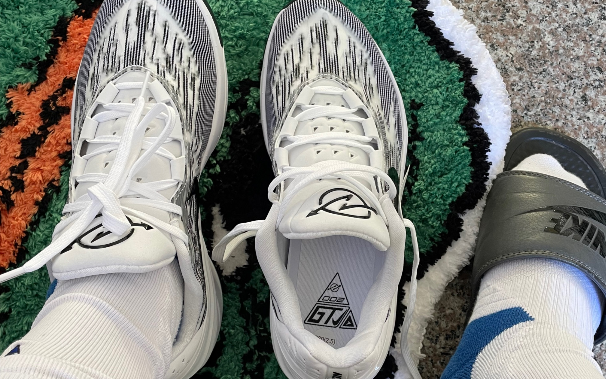 体育生上脚 nike gt cut2黑白配色