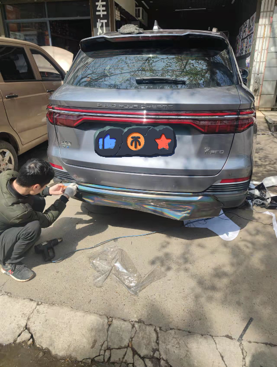 比亚迪 宋pro dmi 改装 全车银色贴成黑色打造悬浮效果!