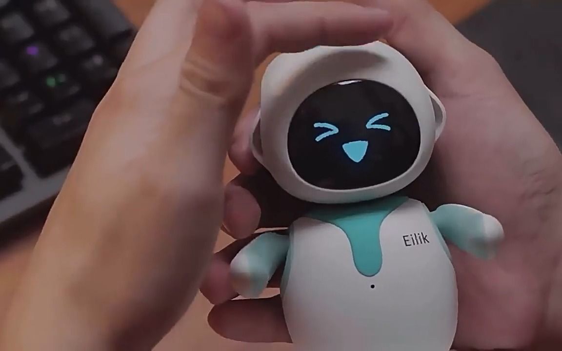 很聒噪但很好玩的桌面机器人! 【宣传片】