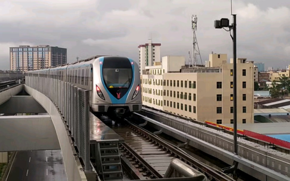 广州地铁21号线列车b8型21x029-030在14号线载客运营,钟落潭站出站