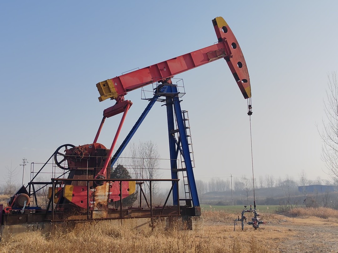 河南油田历史上使用过的占地面积最大的游梁式抽油机款式之一