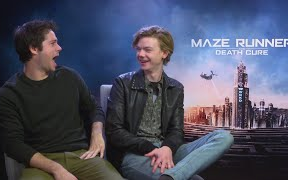 [图]The Maze Runner cast play 'Who Would You Call?'