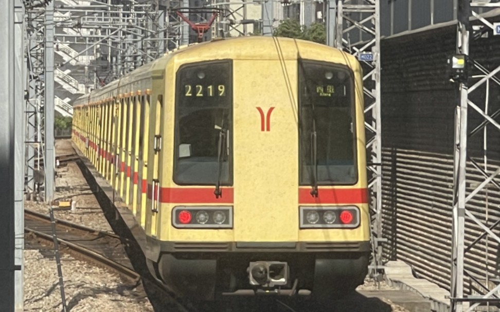 广州地铁1号线元老10102进出花地湾