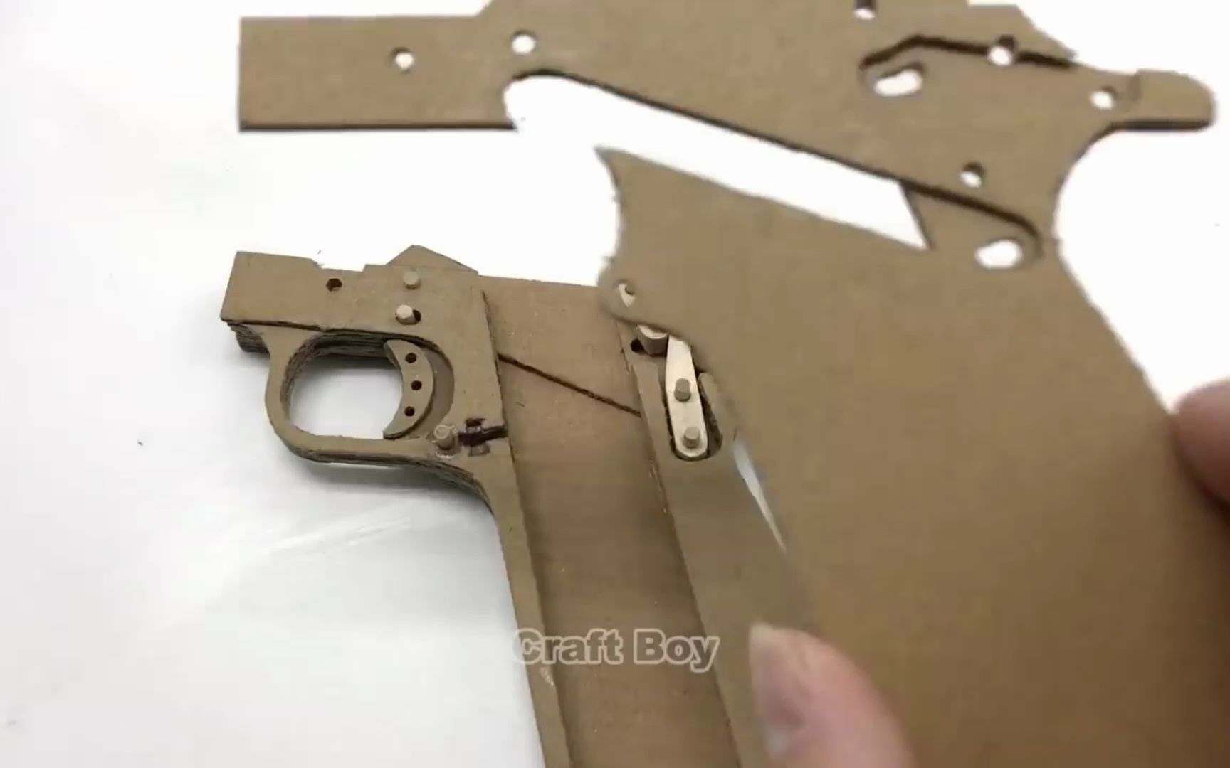 [图]瓦楞纸手工Colt M1911制作教程