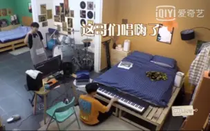 Download Video: 【做家务的男人】花絮 歌手的日常 尤长靖练声汪苏泷突然合唱