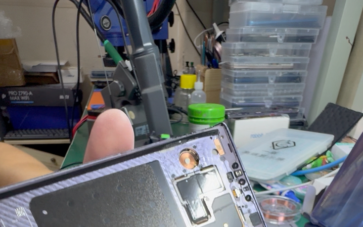 华为mate30pro安装屏幕教程,屏幕排线比较短,建议寄修.