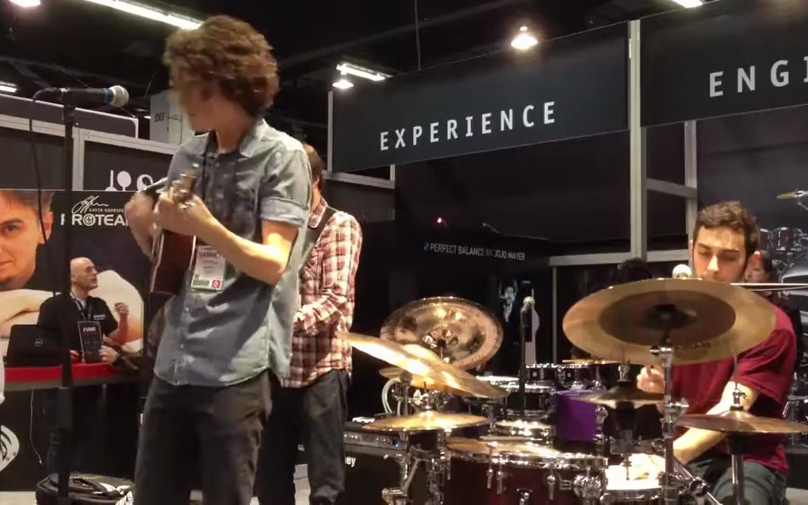 [图]【BØRNS】Time flies at the Hohner booth at NAMM 2013