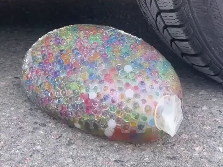 过年陪回光返照的奶奶玩捉迷藏后，全家都消失了-10