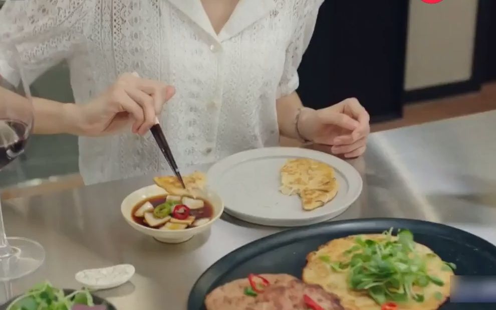 【一起吃饭吧】白珍熙到鲜于善家里吃饭,煎饼配红酒,居然也好吃!