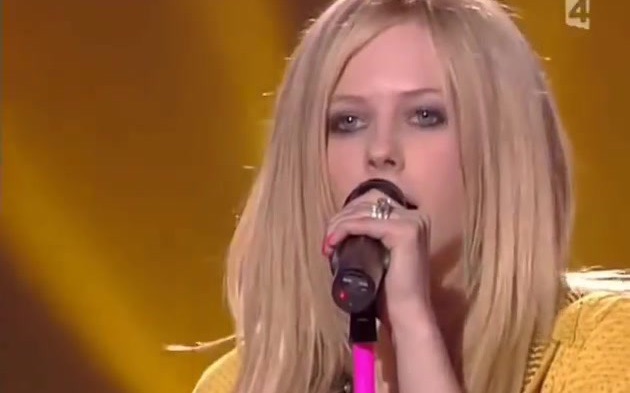 [图]Avril lavigne - All the small things ( Blink-182 Cover )