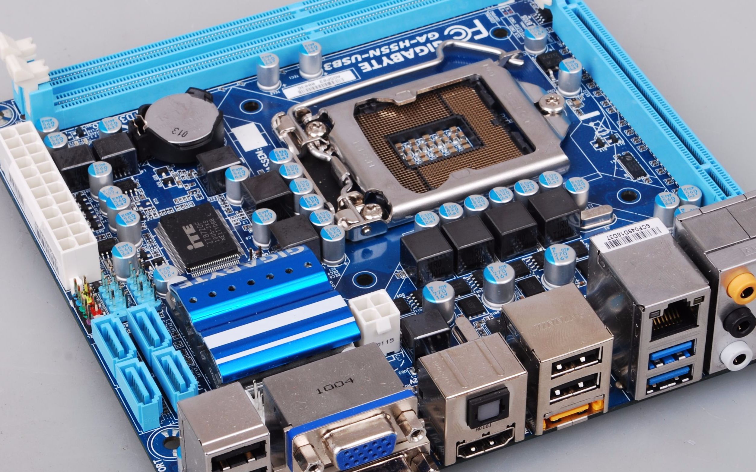 主板温度多少算正常(主板温度范围)