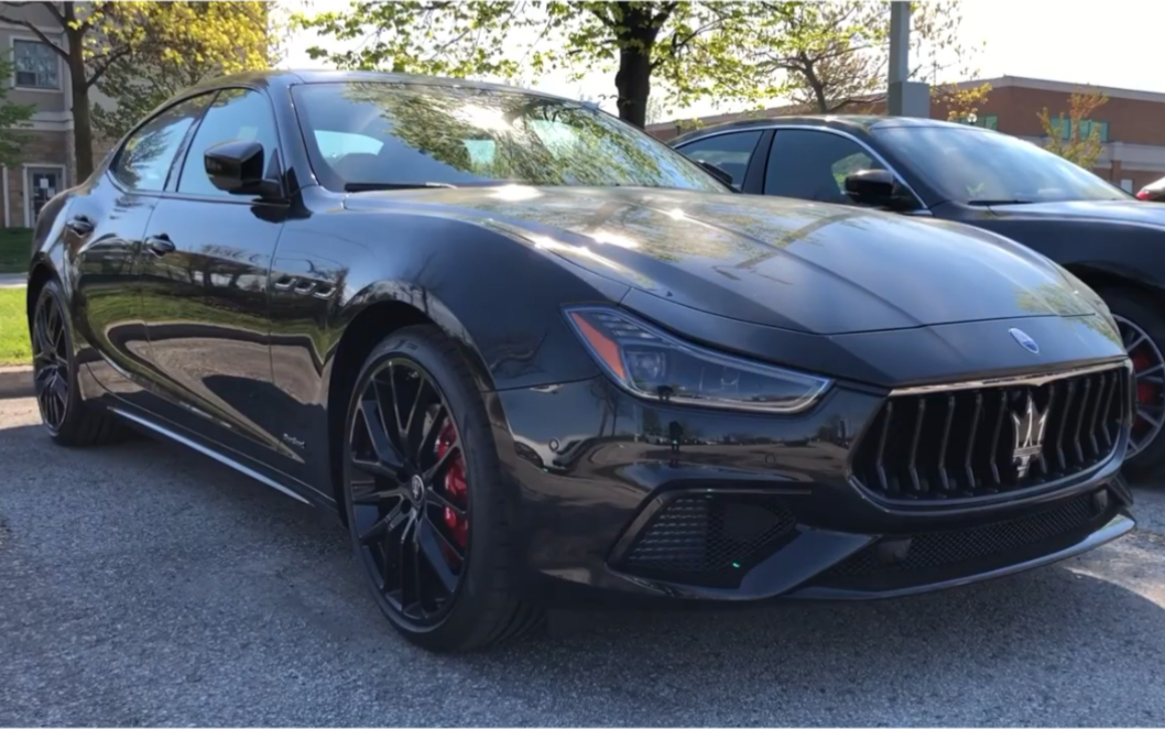 2022款玛莎拉蒂 ghibli sq4 gransport (424hp) 碳黑金属实拍