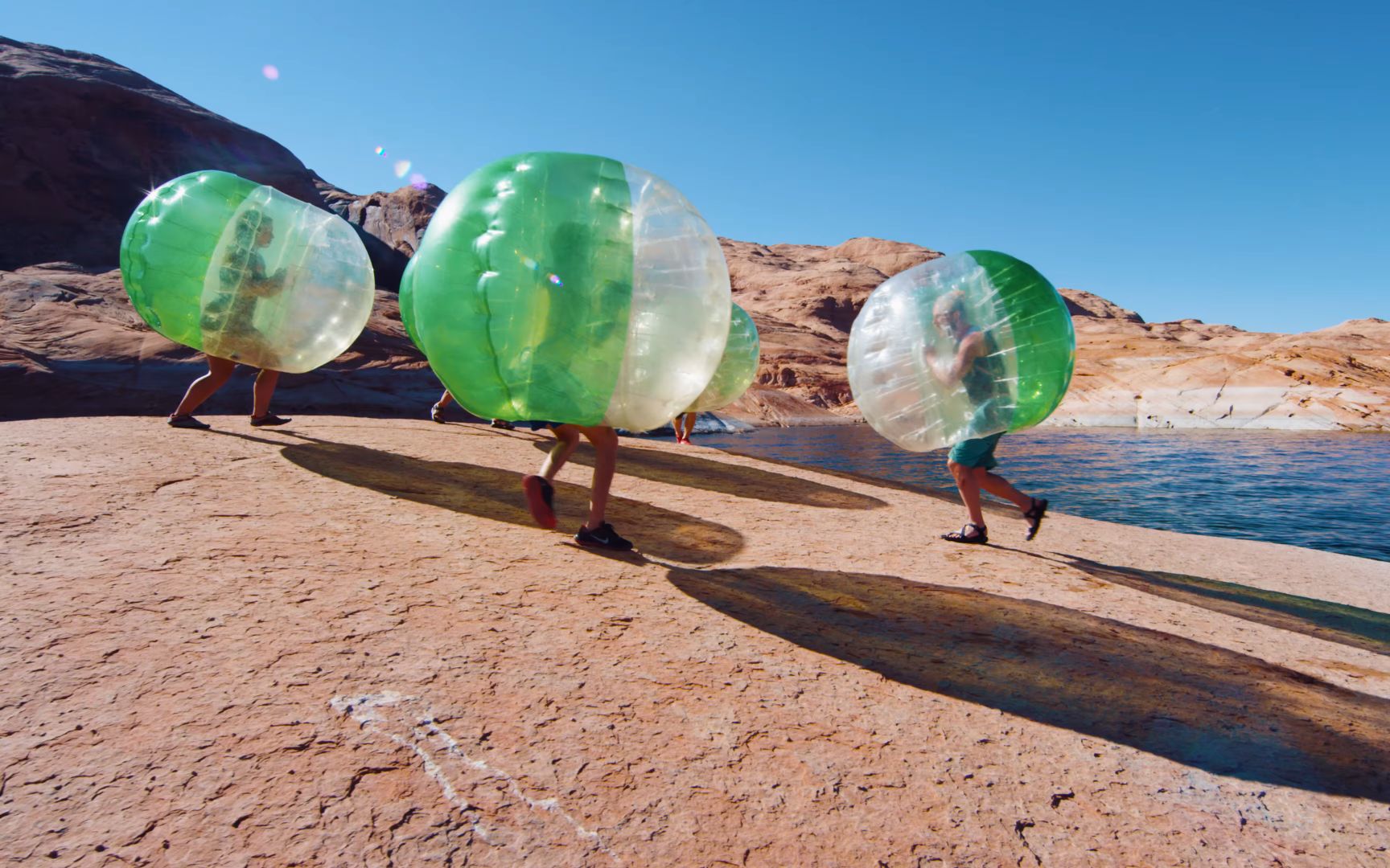 户外就能玩的游戏 多人水上碰碰球 4k