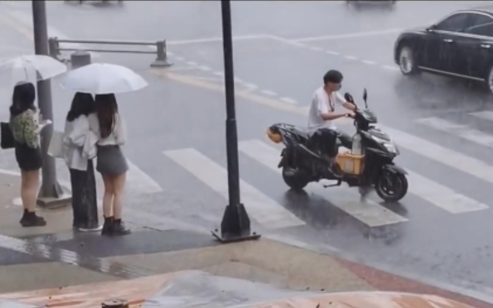 [图]大雨冲刷着灵魂，我感到无比自由