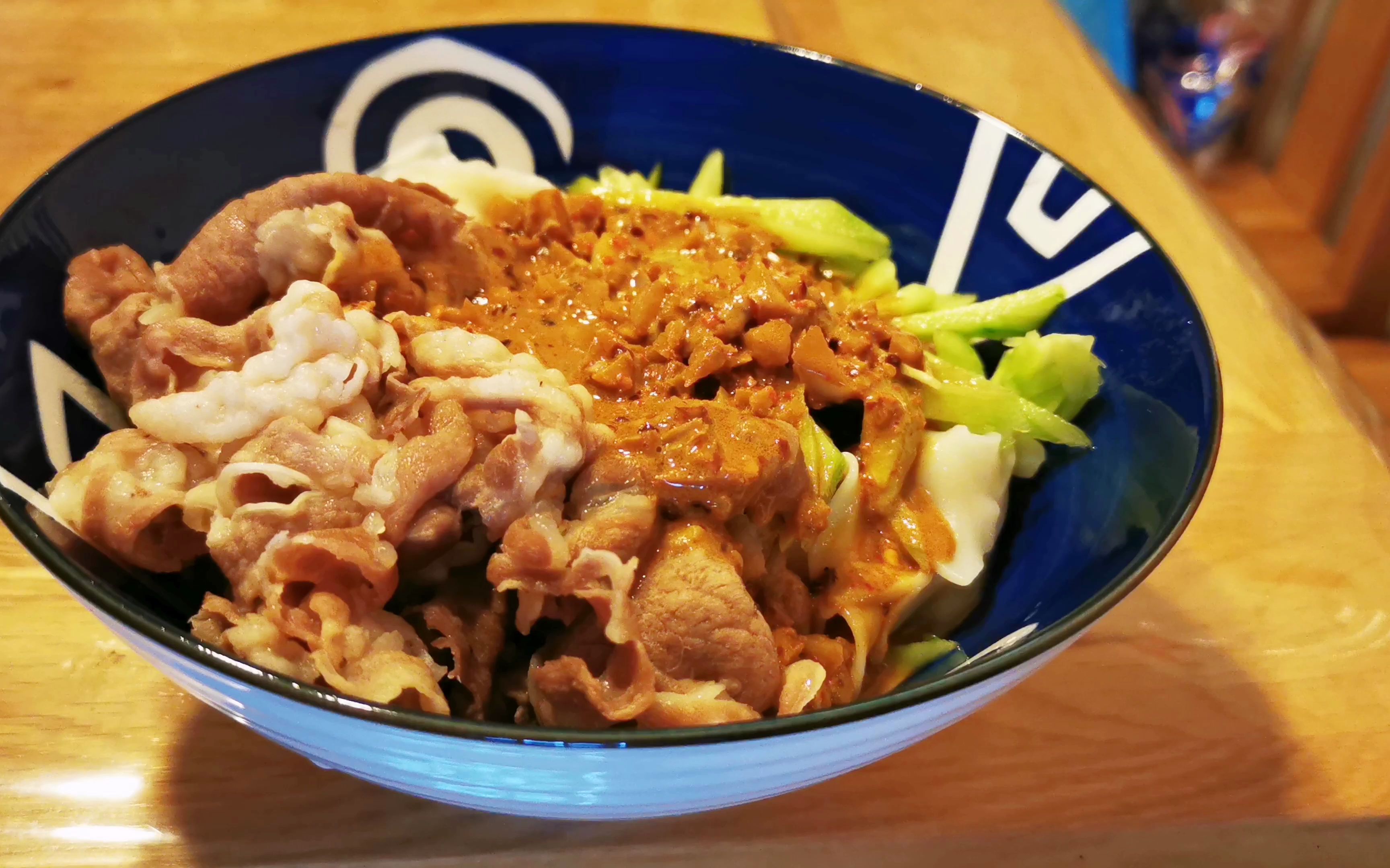 麻酱超多的肥牛拌面,麻酱脑袋的快乐就是这么简单!