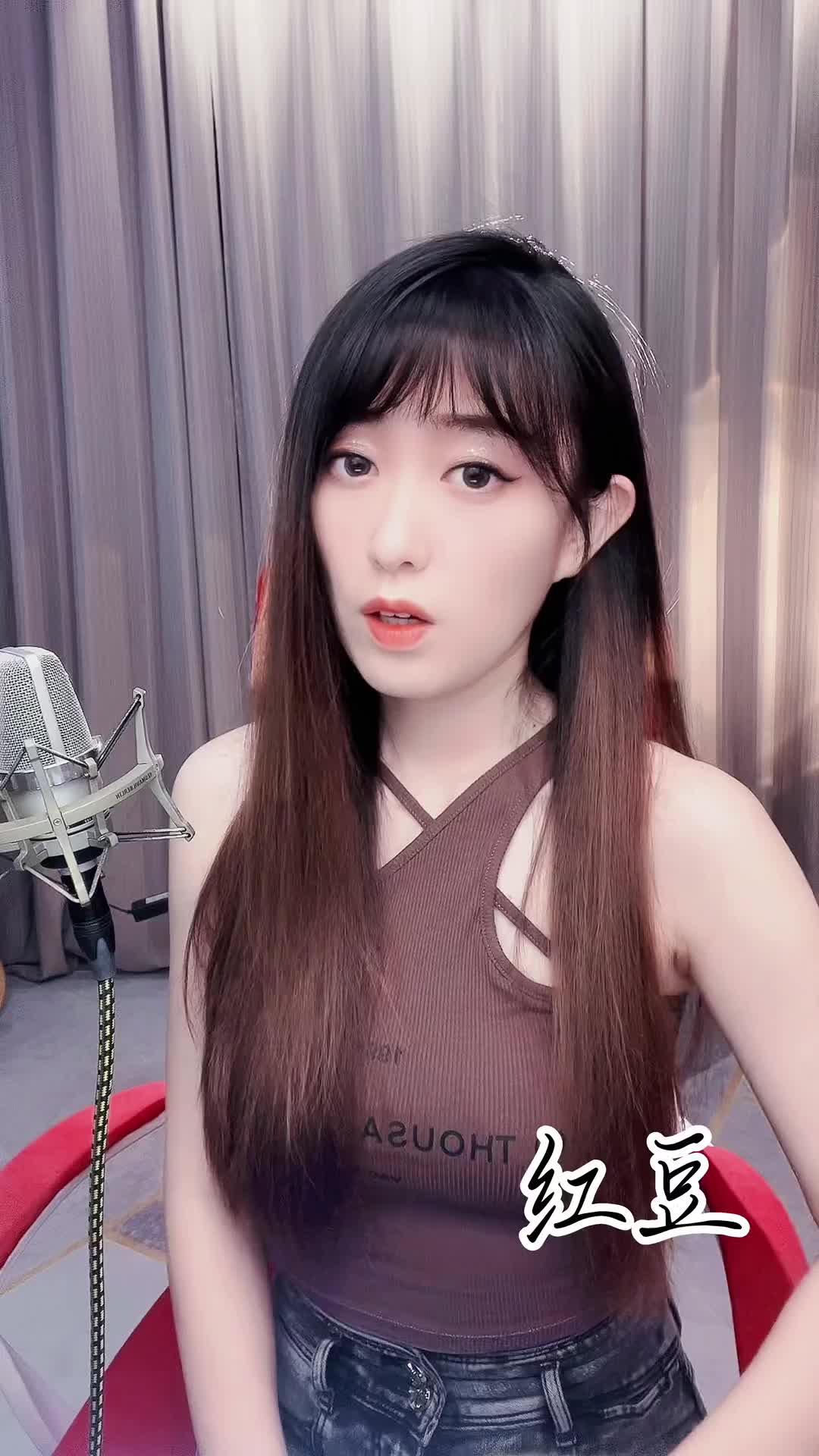 才艺主播翻唱歌曲红豆来直播间听现场