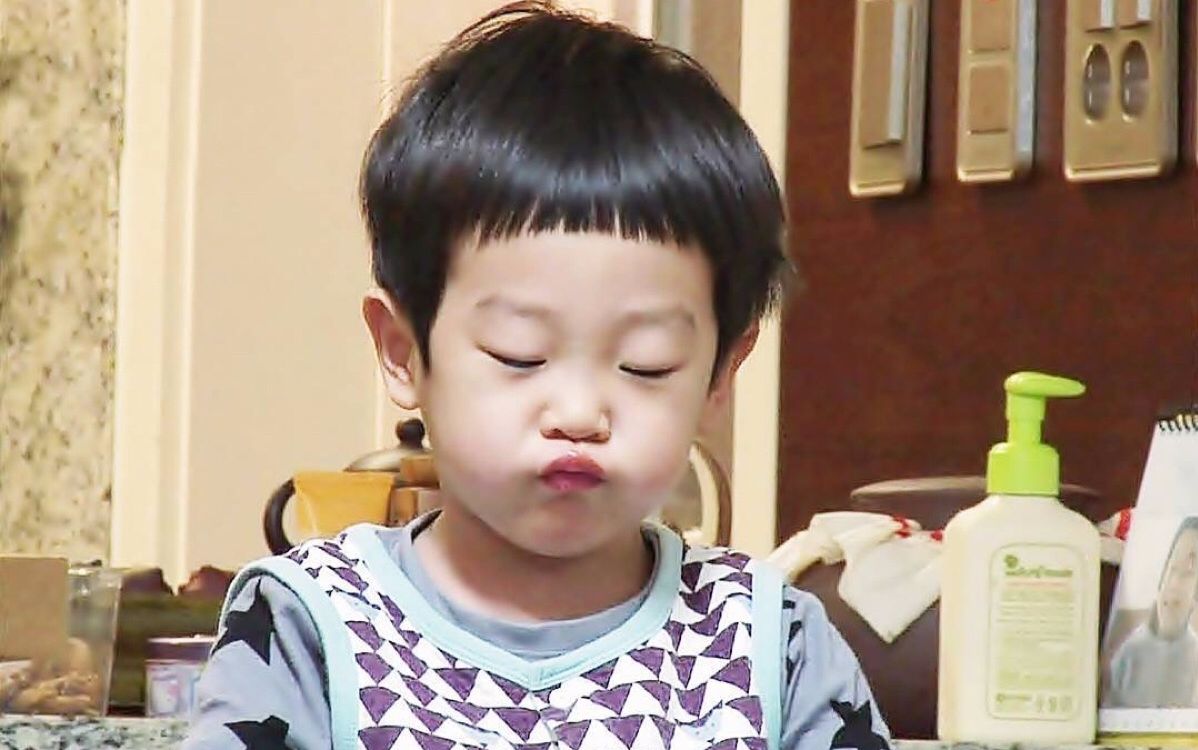 《超人回来了》 双胞胎做身体发育检查(上)书言书俊20140302_哔哩哔哩