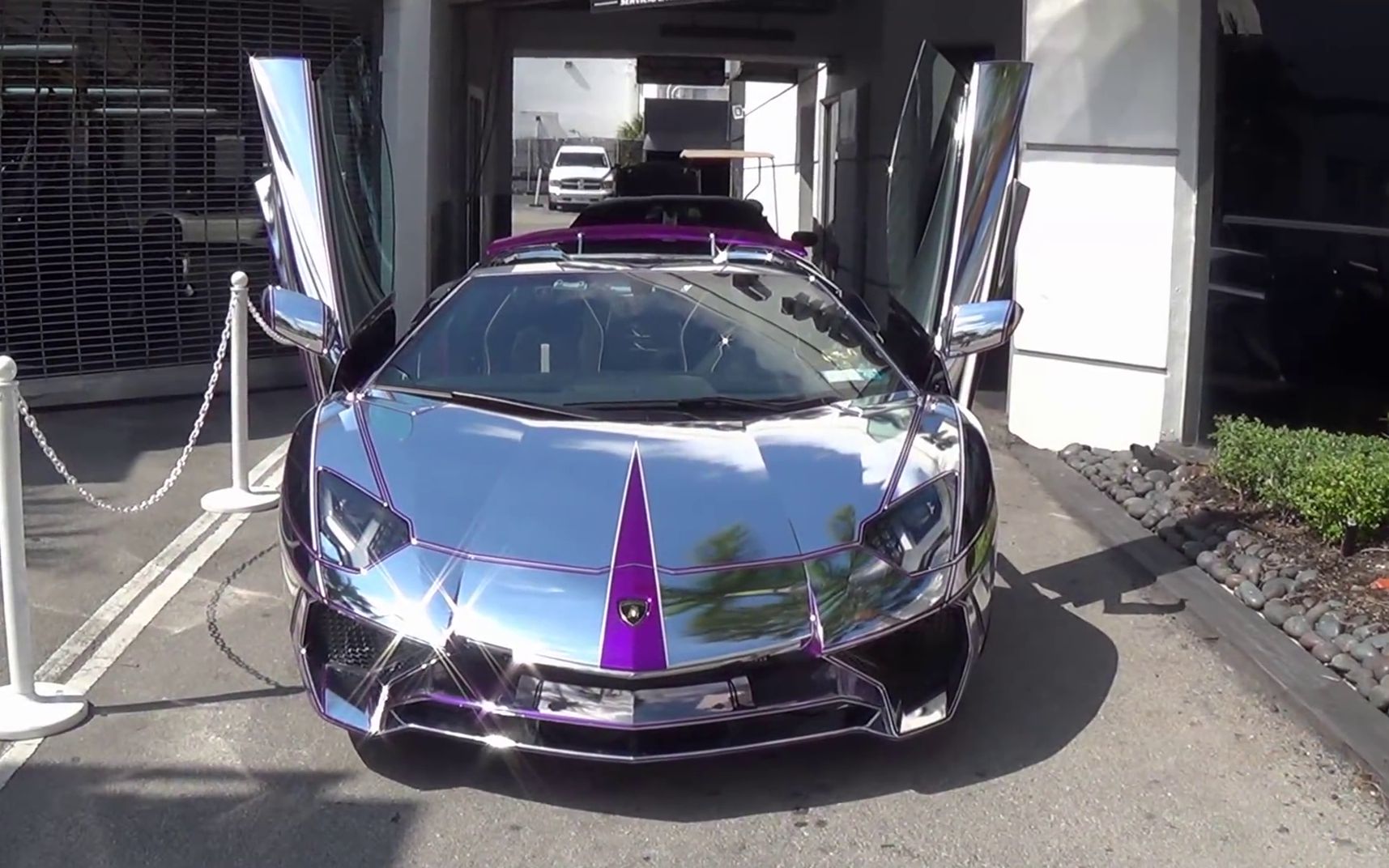 疯狂的!铬合金兰博基尼 Lamborghini Aventador SV (节日街头遇见两款不一样的风格)哔哩哔哩bilibili