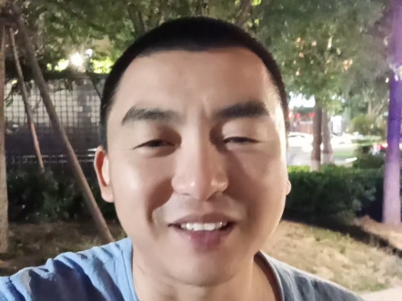 47岁反诈老陈参加42公里马拉松比赛,耗时5个半小时,在组织方要求6个