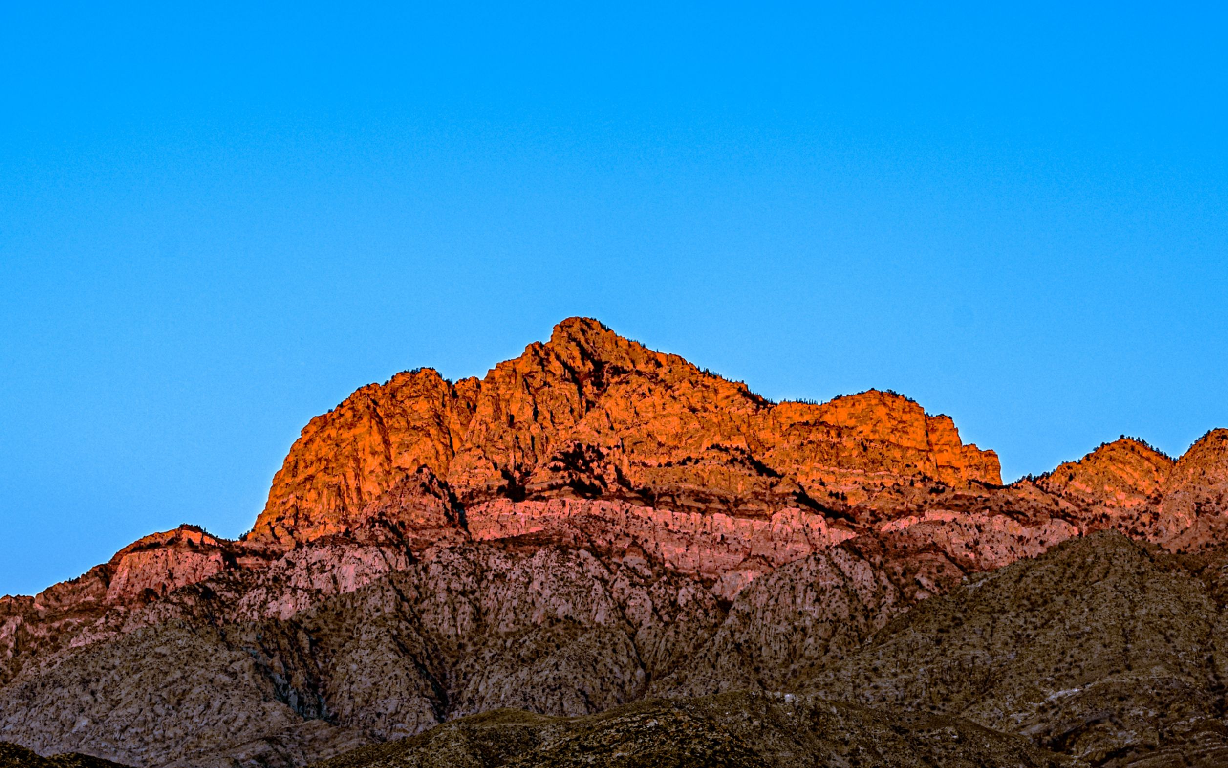 冬日贺兰山金顶