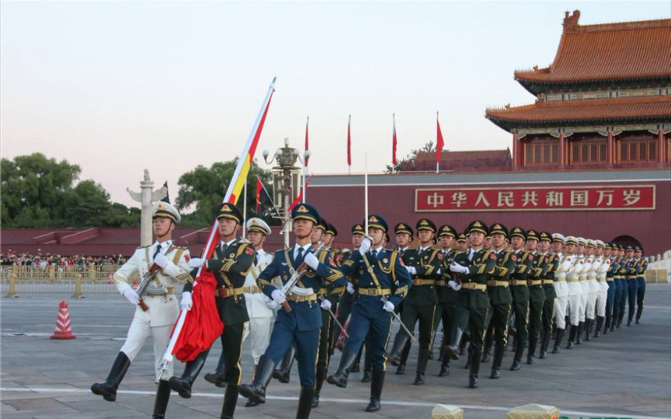 兵哥哥吸引走不动了 亚洲第一天团 pla解放军仪仗队出访 升旗实拍合集