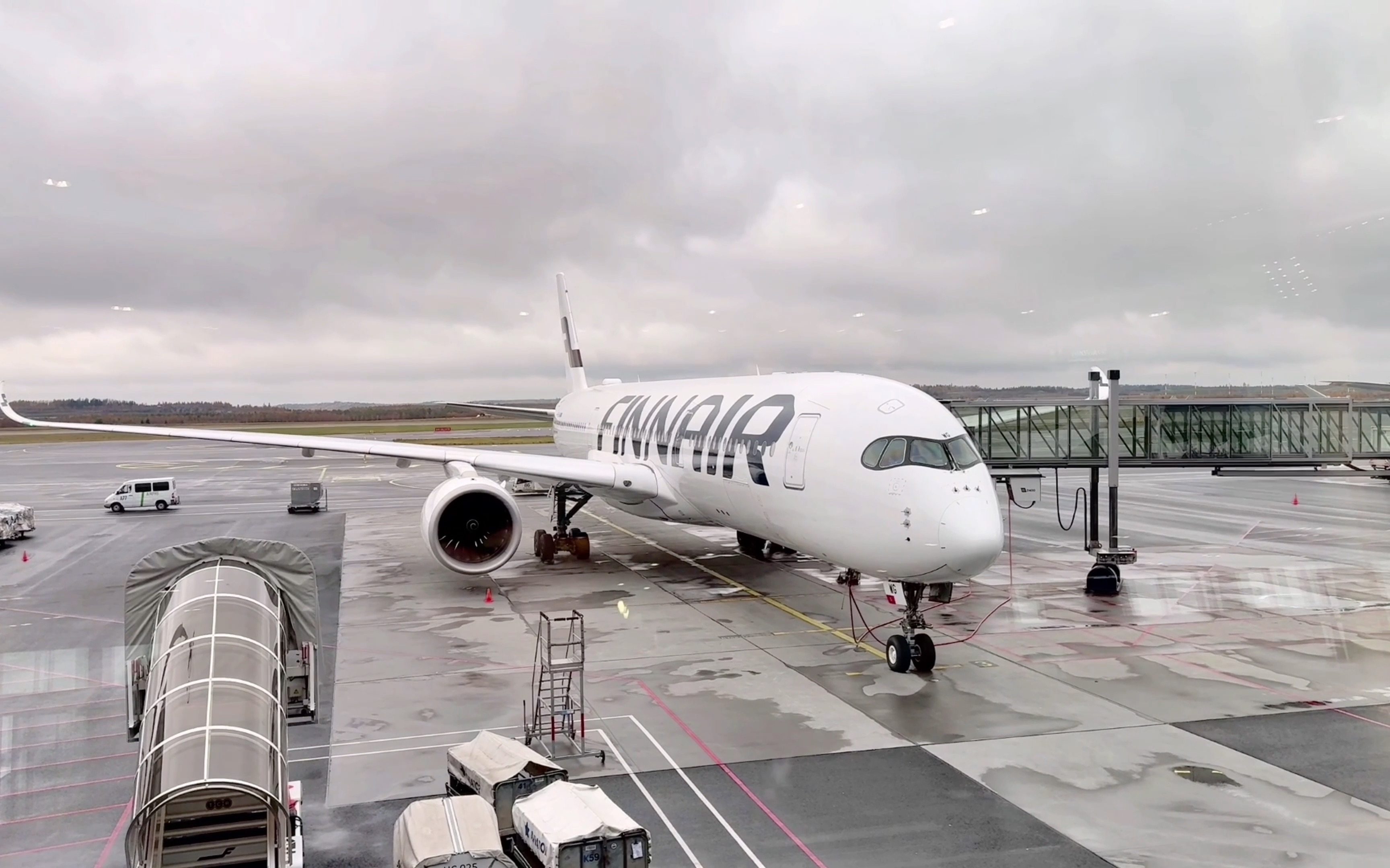 芬兰航空a350超级经济舱 赫尔辛基到洛杉矶