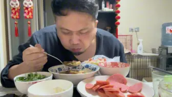 Tải video: 自制豆腐脑配大饼夹火腿，太香了