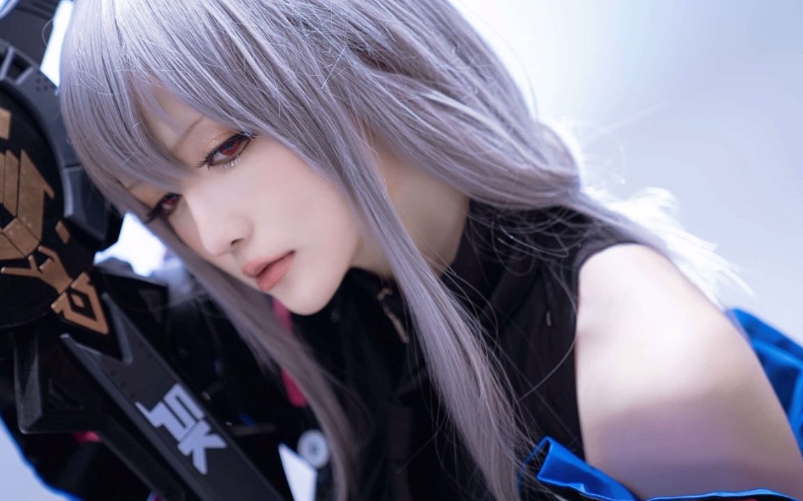 明日方舟cos—这个斯卡蒂装束英气逼人,太配迟迟了