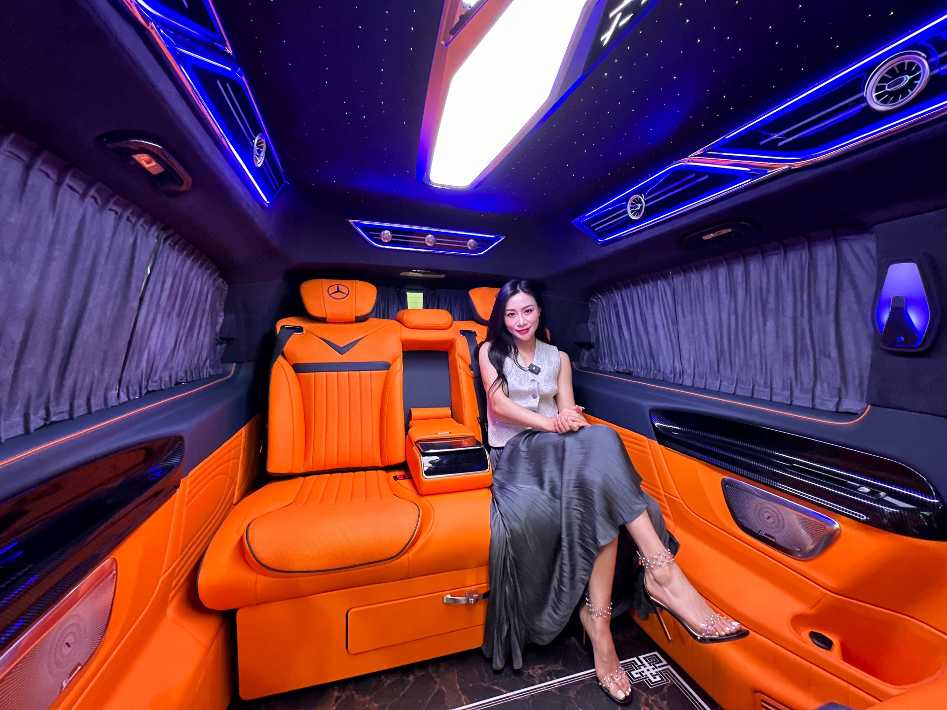 天啊!亲戚朋友都眼红,迈巴赫七座商务车奢华之选!