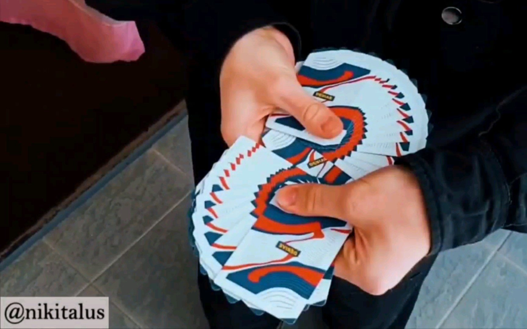 Best cardistry compilation ( this one wins the internet ) 皮皮纸牌分享精彩集锦